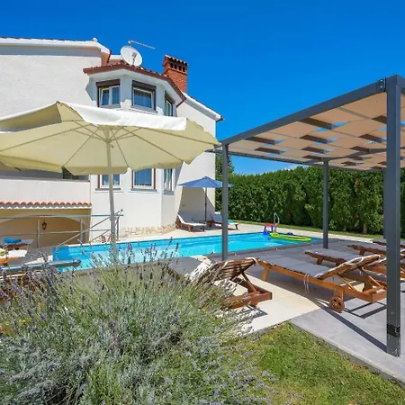 Eufemia Near With Large Garden And Outdoor Playground For Kids Poreč