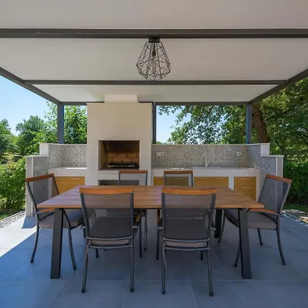 Eufemia Near With Large Garden And Outdoor Playground For Kids Villa *