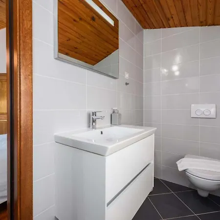 Eufemia Near With Large Garden And Outdoor Playground For Kids Βίλα Πόρετς