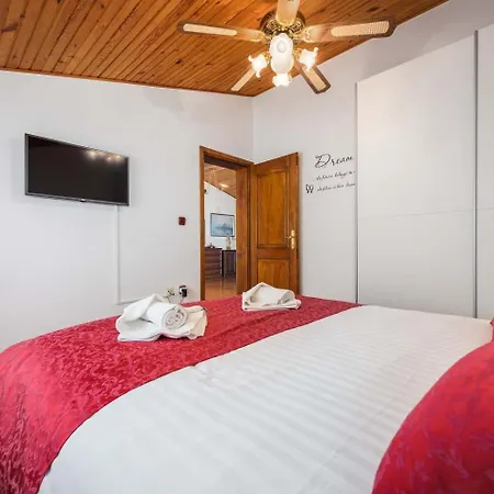 Villa Eufemia Near With Large Garden And Outdoor Playground For Kids