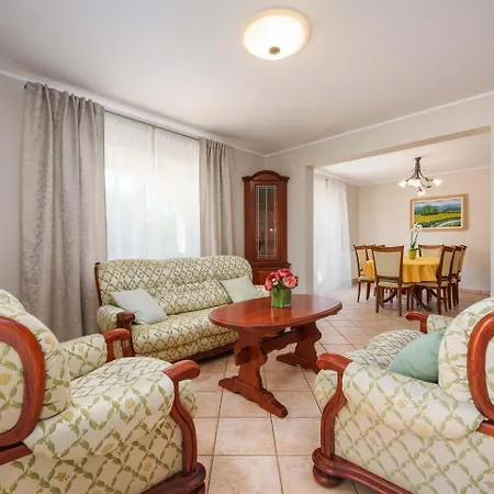 Eufemia Near With Large Garden And Outdoor Playground For Kids Пореч