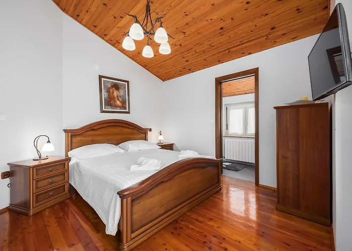 Eufemia Near With Large Garden And Outdoor Playground For Kids Villa *