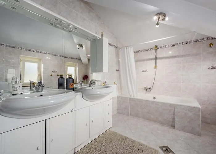 Eufemia Near With Large Garden And Outdoor Playground For Kids * ポレッチ