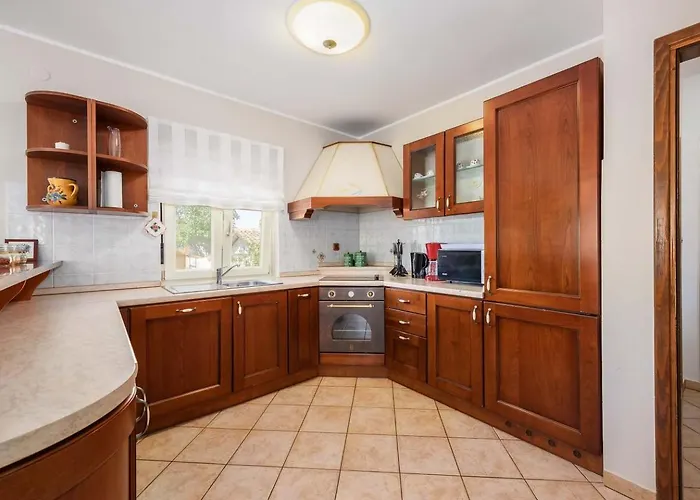 Eufemia Near With Large Garden And Outdoor Playground For Kids ヴィラ *