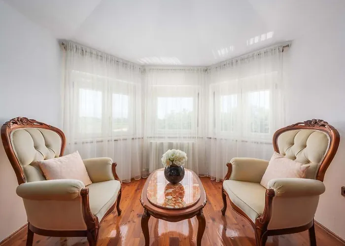 Eufemia Near With Large Garden And Outdoor Playground For Kids Poreč