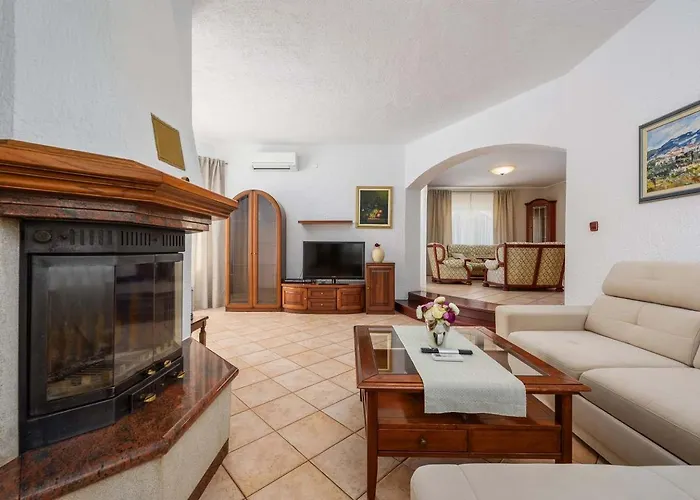 Villa Eufemia Near With Large Garden And Outdoor Playground For Kids Porec