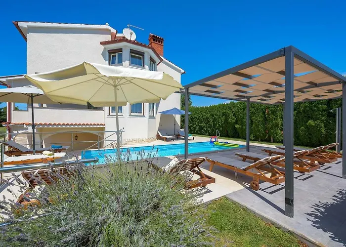 Eufemia Near With Large Garden And Outdoor Playground For Kids Porec