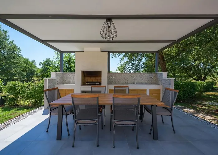 Eufemia Near With Large Garden And Outdoor Playground For Kids ヴィラ *